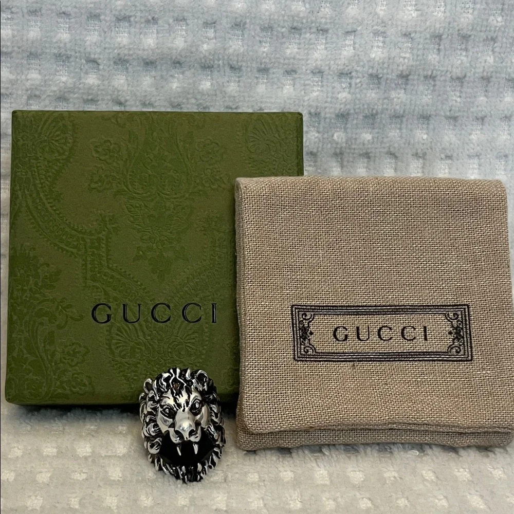 Gucci Lion Head Motif Ring With Black Stone Size 8 Full Inclusion